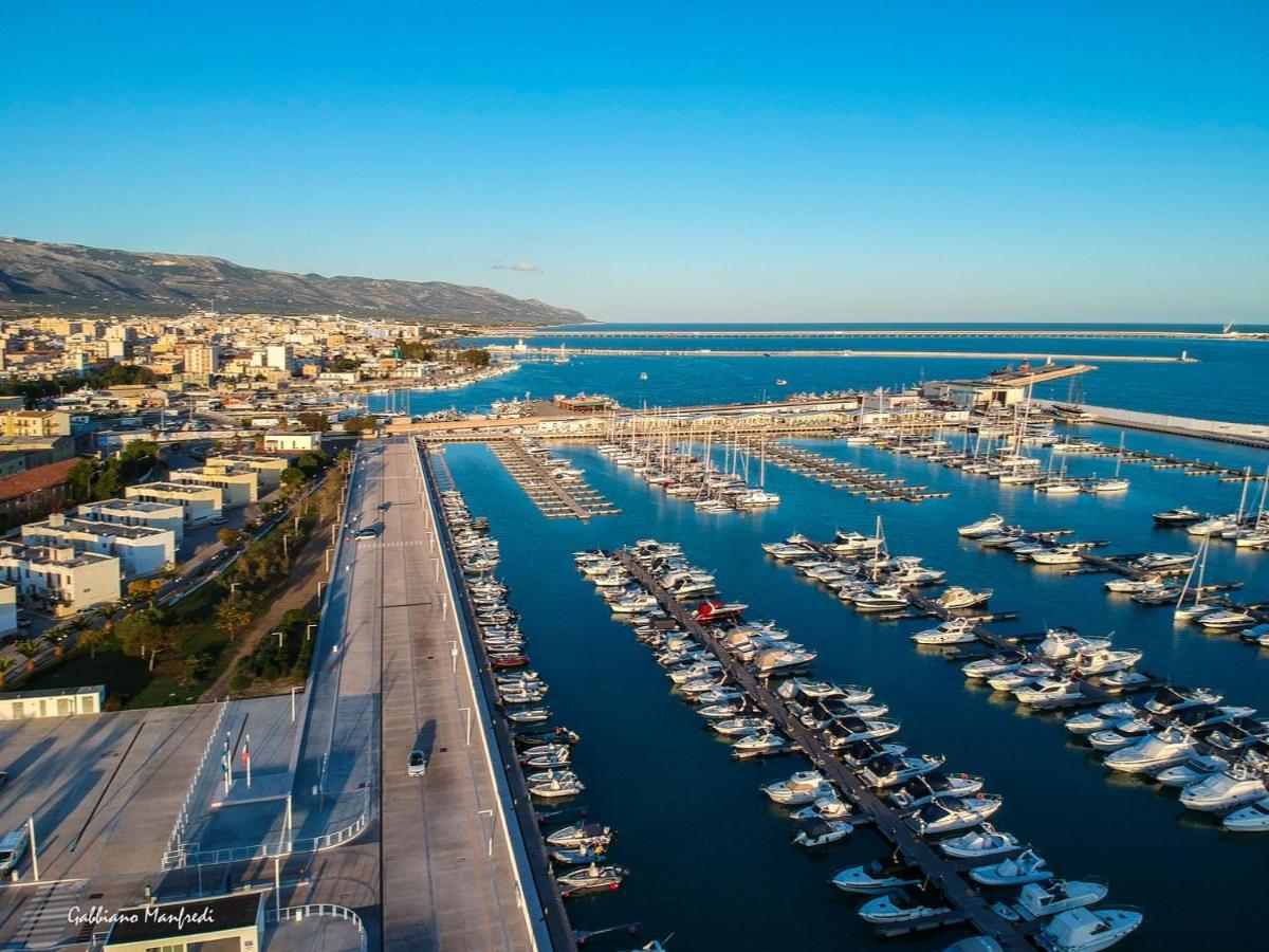曼弗雷多尼亚 Marina Del Gargano Houseboat酒店 外观 照片
