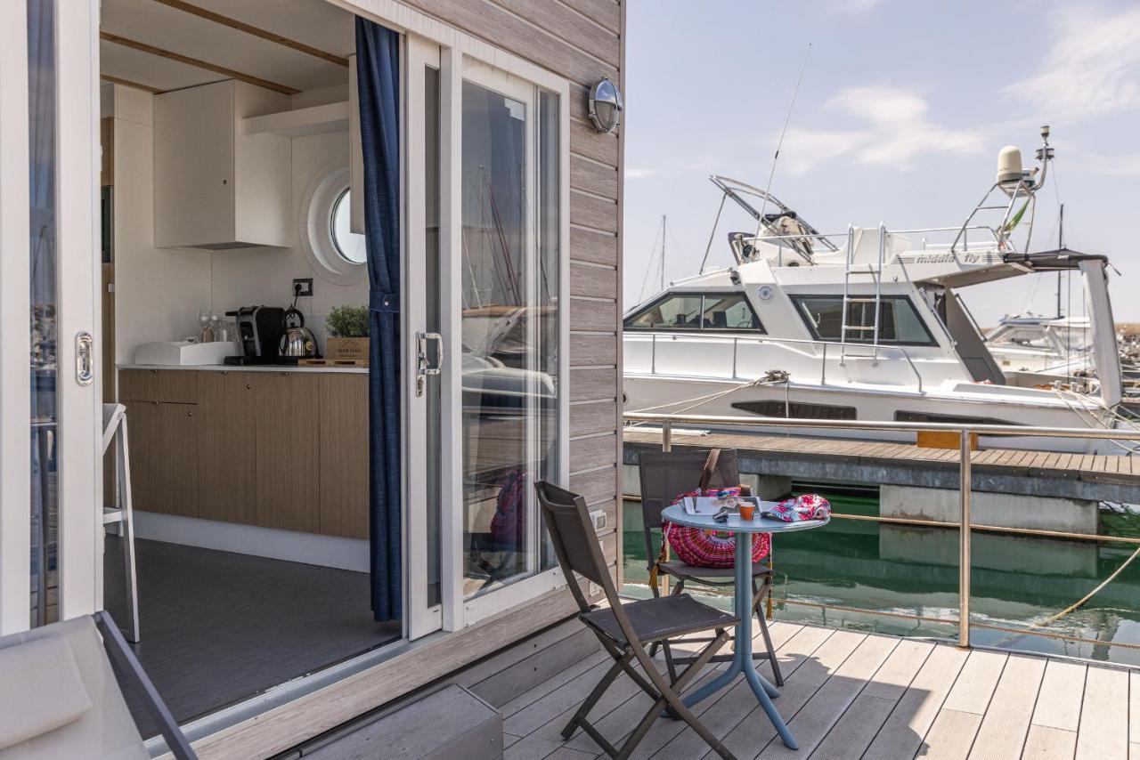 曼弗雷多尼亚 Marina Del Gargano Houseboat酒店 外观 照片