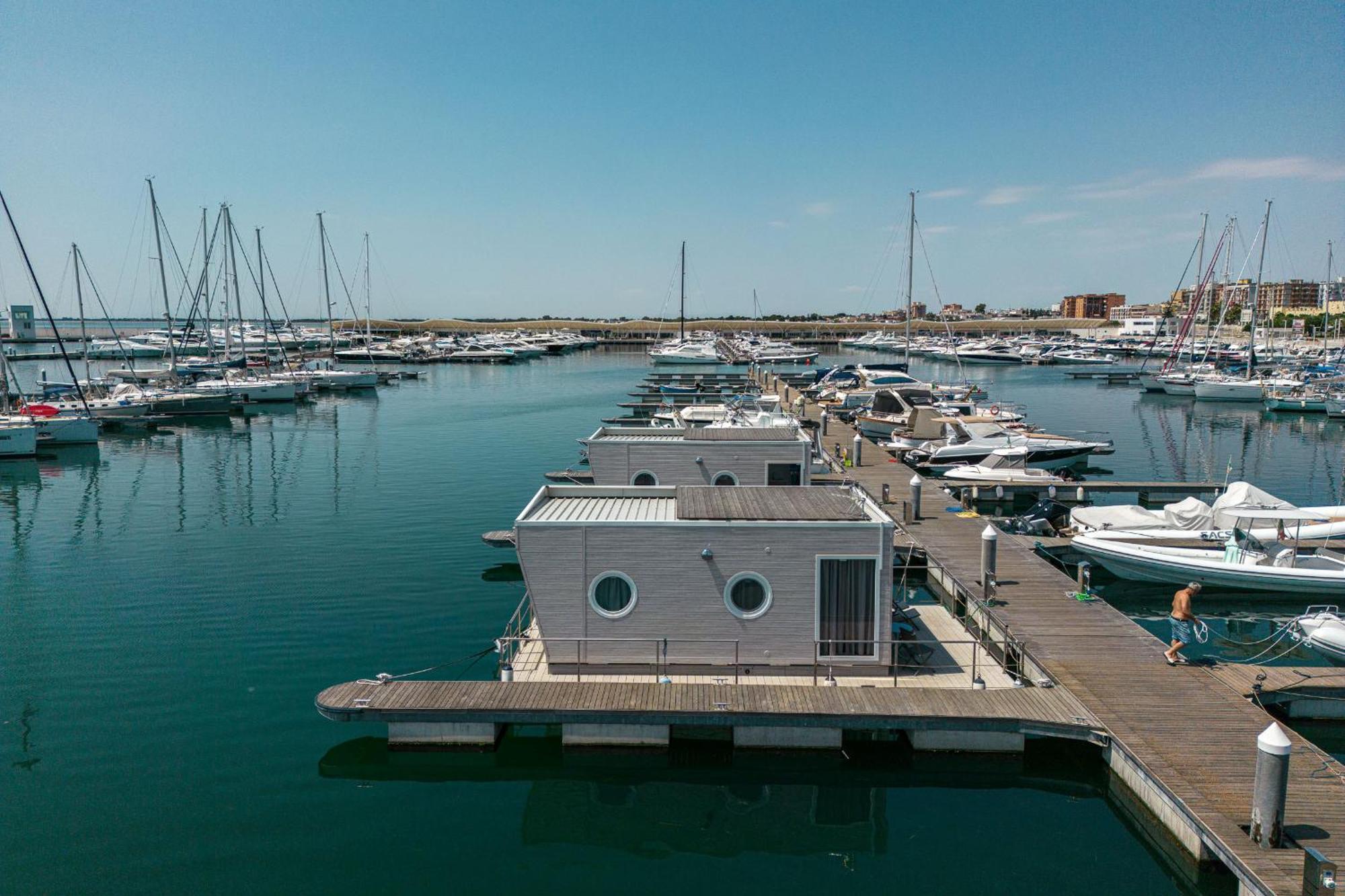 曼弗雷多尼亚 Marina Del Gargano Houseboat酒店 外观 照片