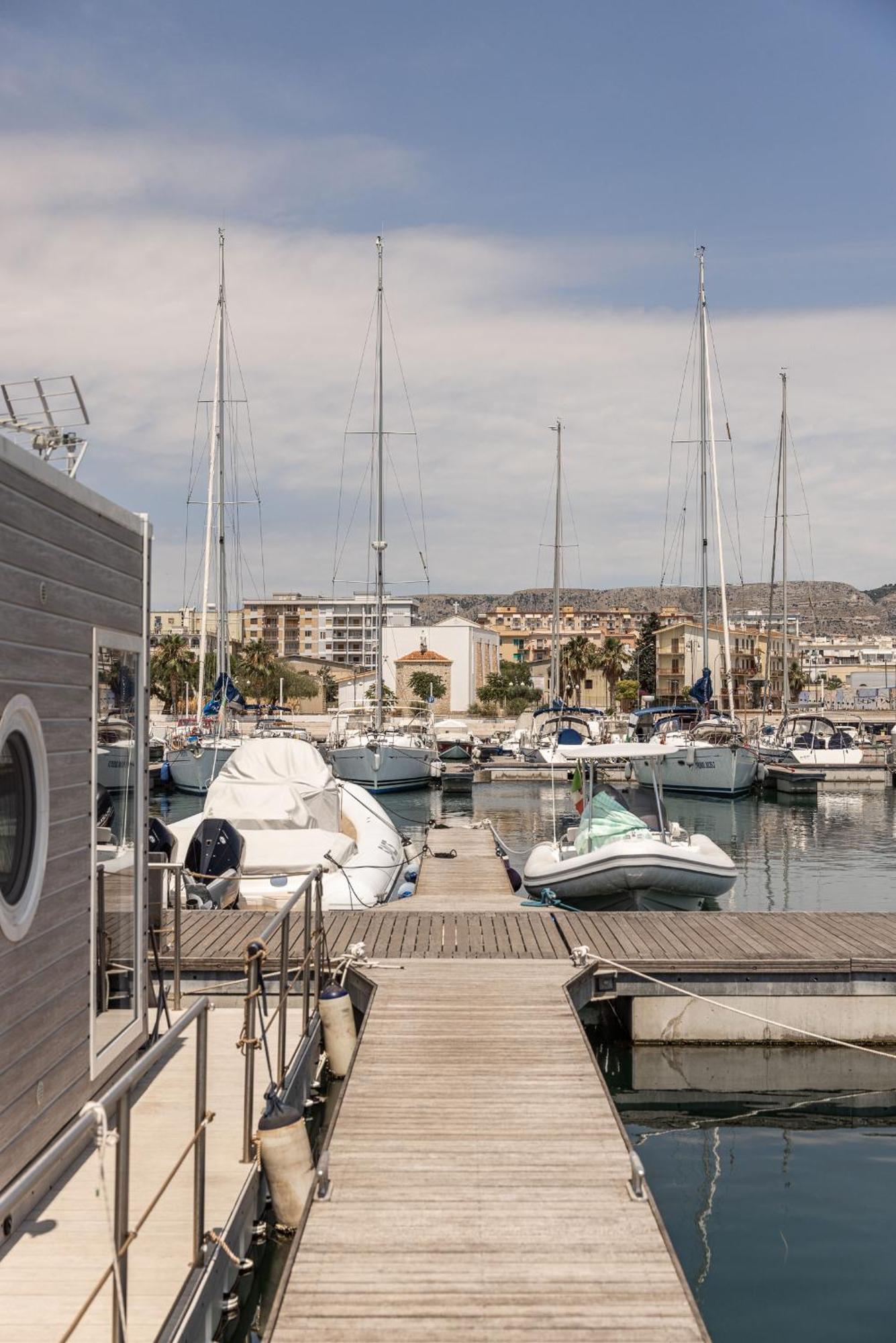曼弗雷多尼亚 Marina Del Gargano Houseboat酒店 外观 照片