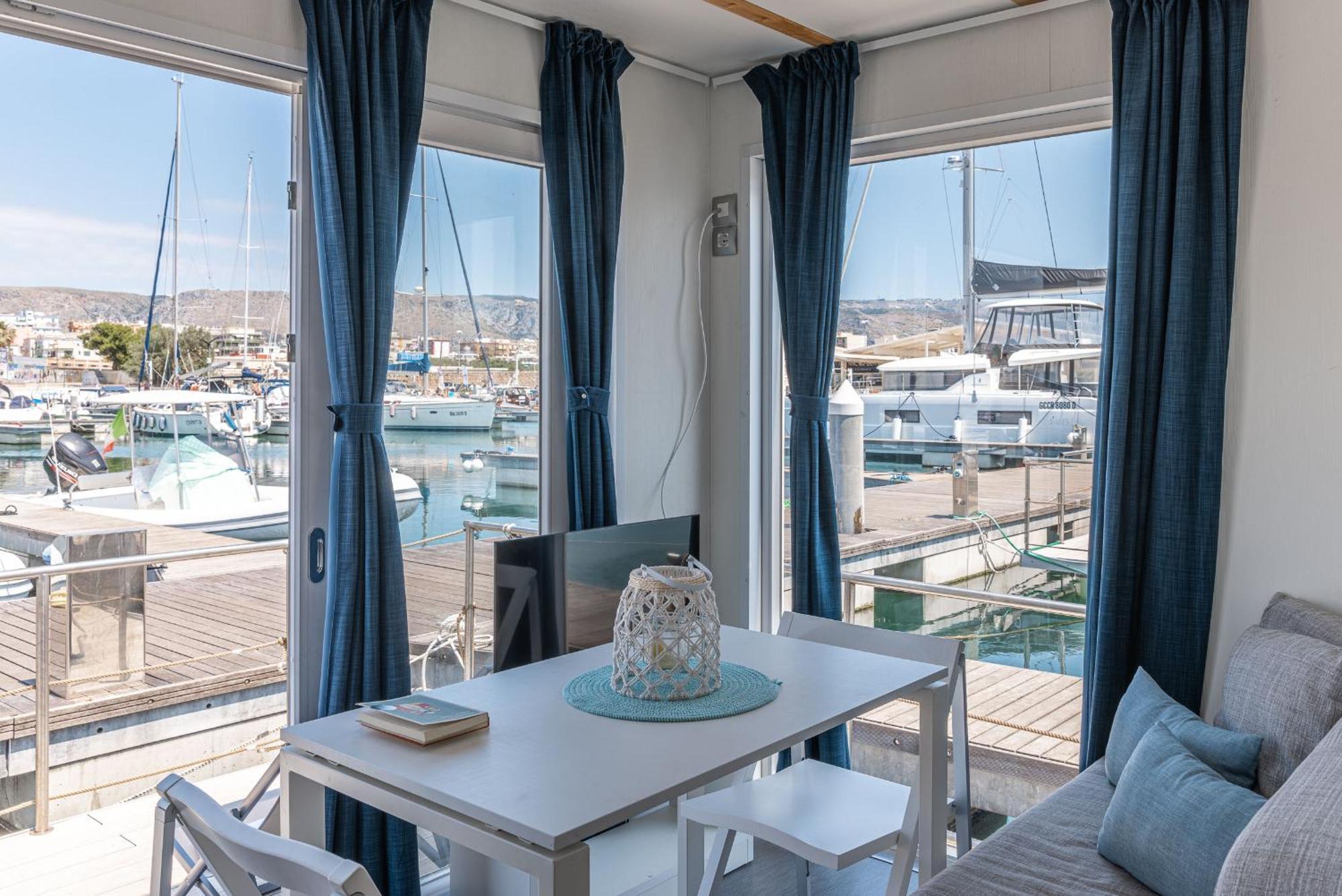 曼弗雷多尼亚 Marina Del Gargano Houseboat酒店 外观 照片
