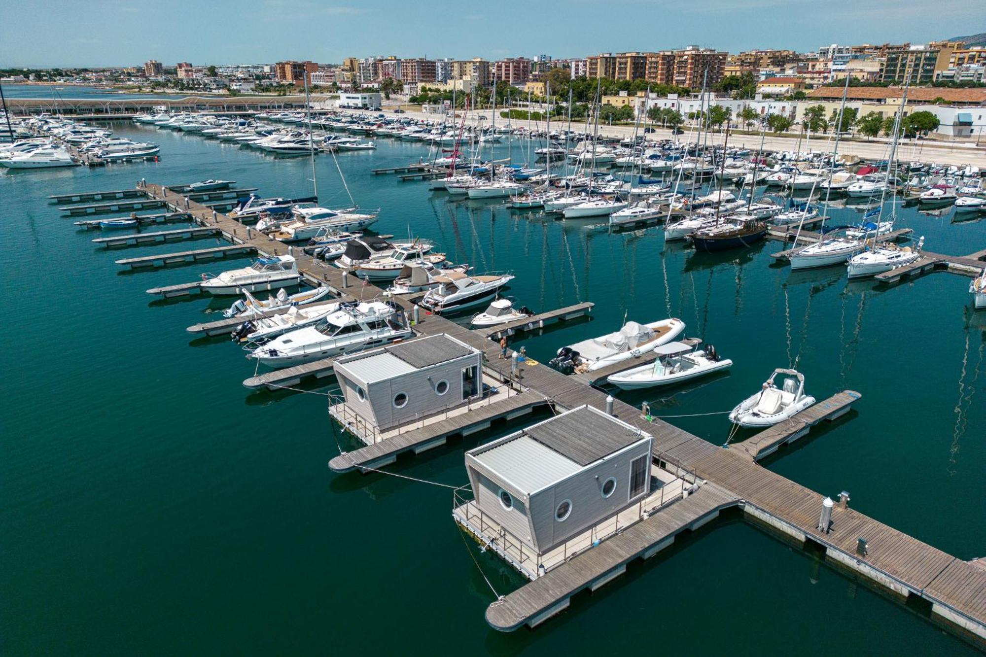 曼弗雷多尼亚 Marina Del Gargano Houseboat酒店 外观 照片