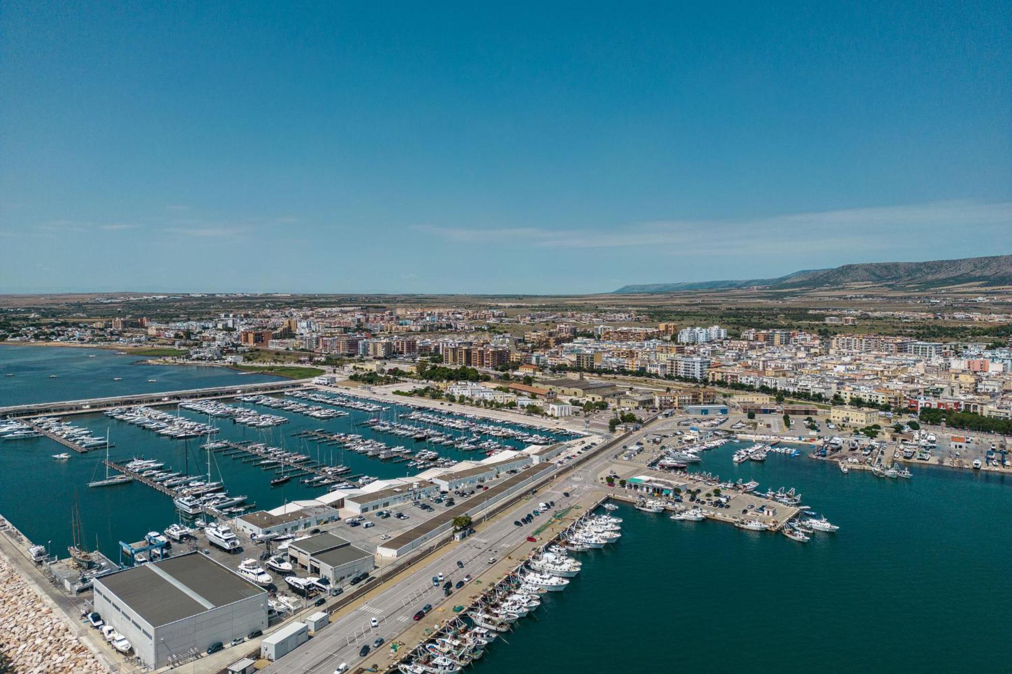 曼弗雷多尼亚 Marina Del Gargano Houseboat酒店 外观 照片