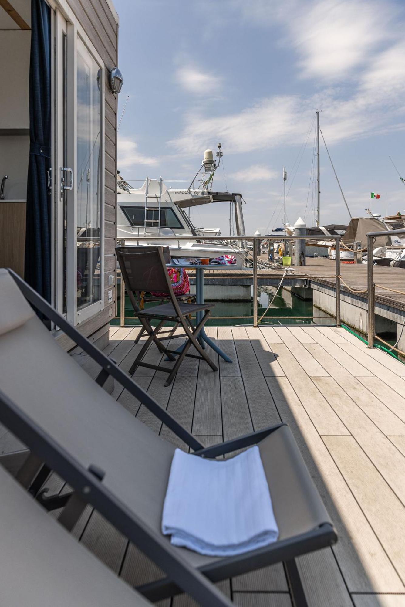 曼弗雷多尼亚 Marina Del Gargano Houseboat酒店 外观 照片