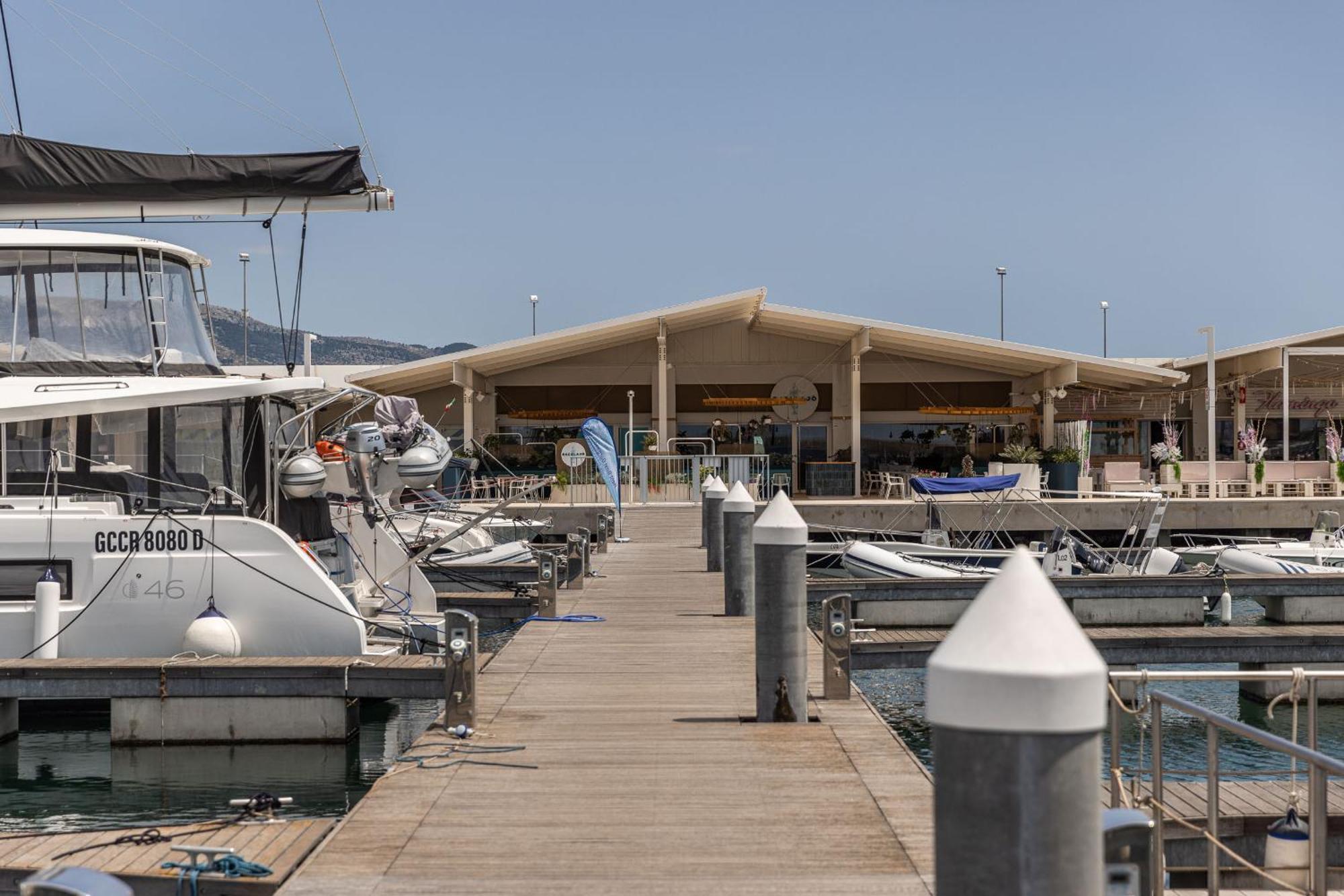 曼弗雷多尼亚 Marina Del Gargano Houseboat酒店 外观 照片