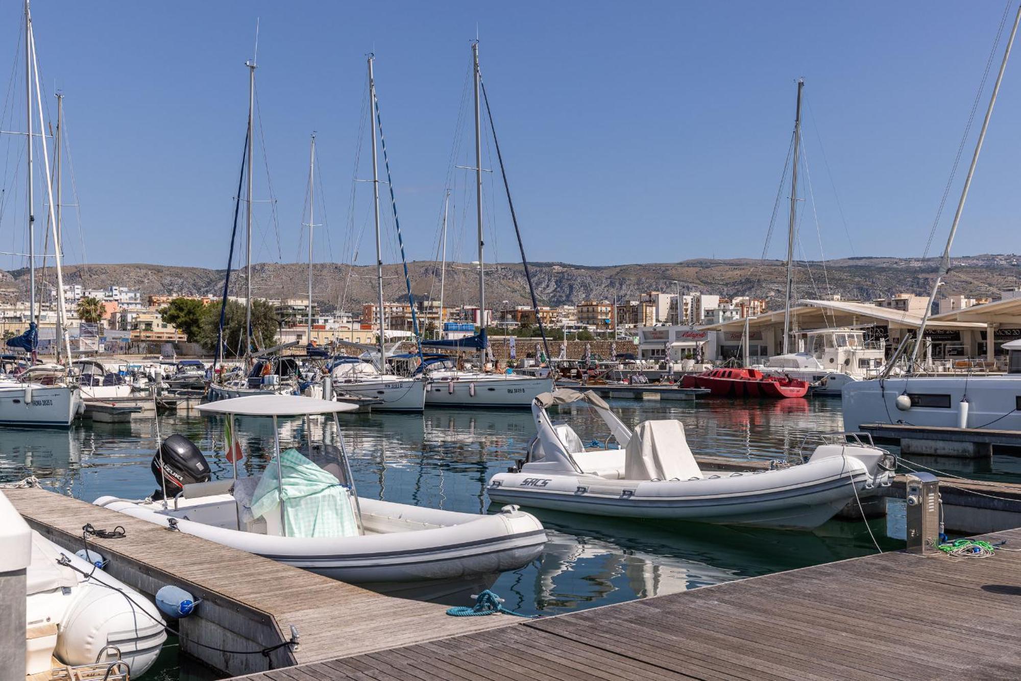曼弗雷多尼亚 Marina Del Gargano Houseboat酒店 外观 照片